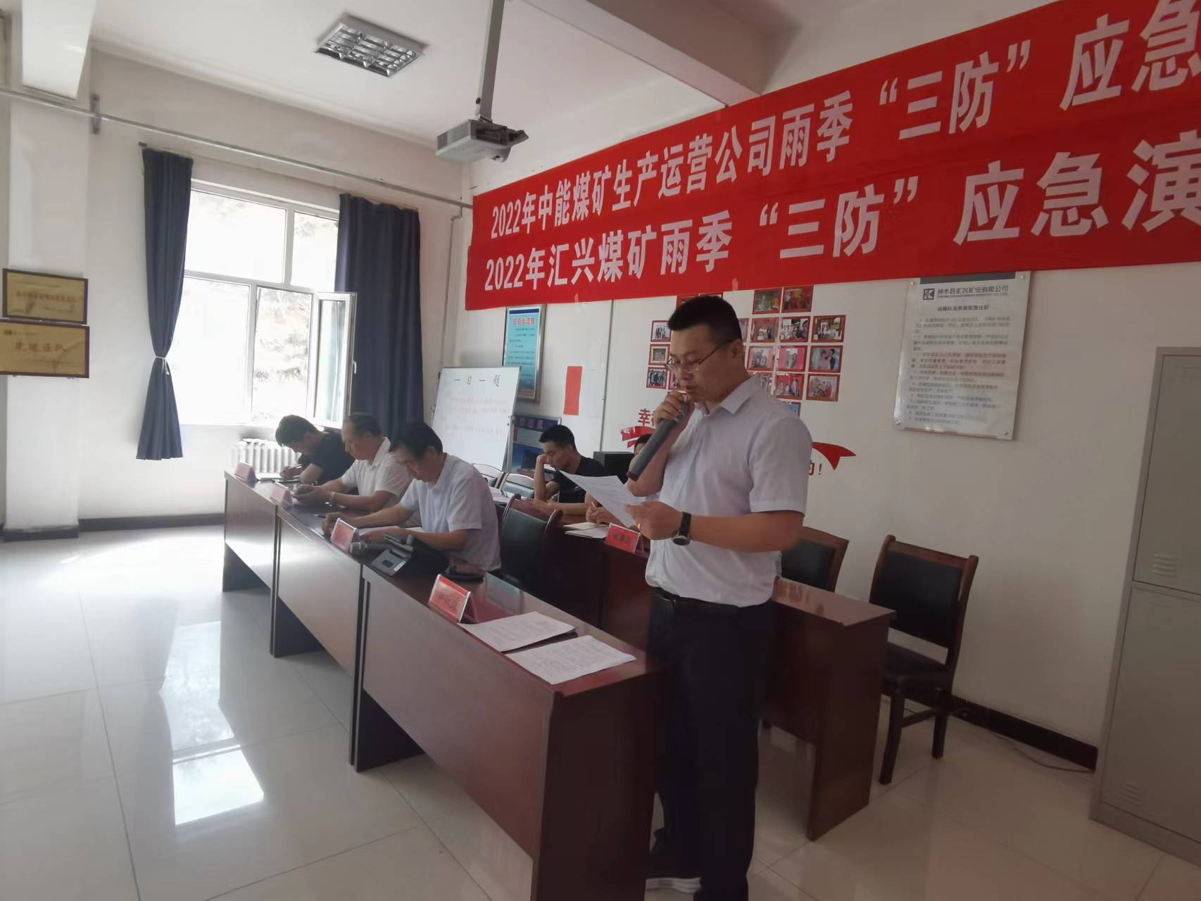 主持人宣布“应急演练.最先    南渭平摄.jpg