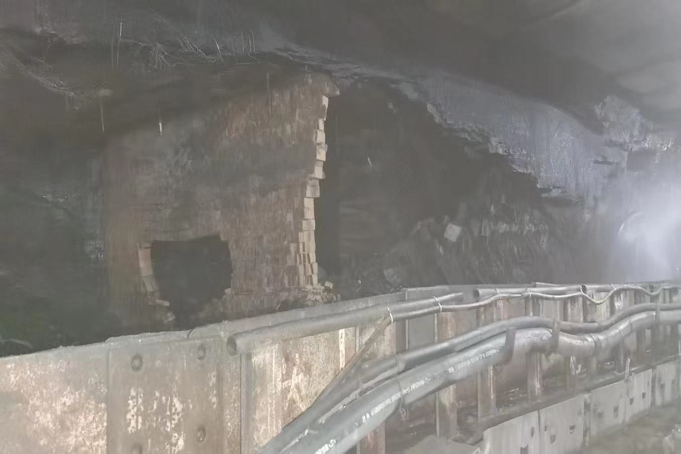 过空巷启齿处  朱序飞摄.jpg