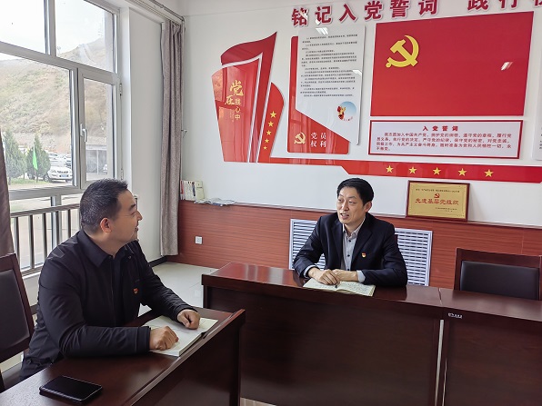 党支部委员谈心谈话   刘小龙摄.jpg