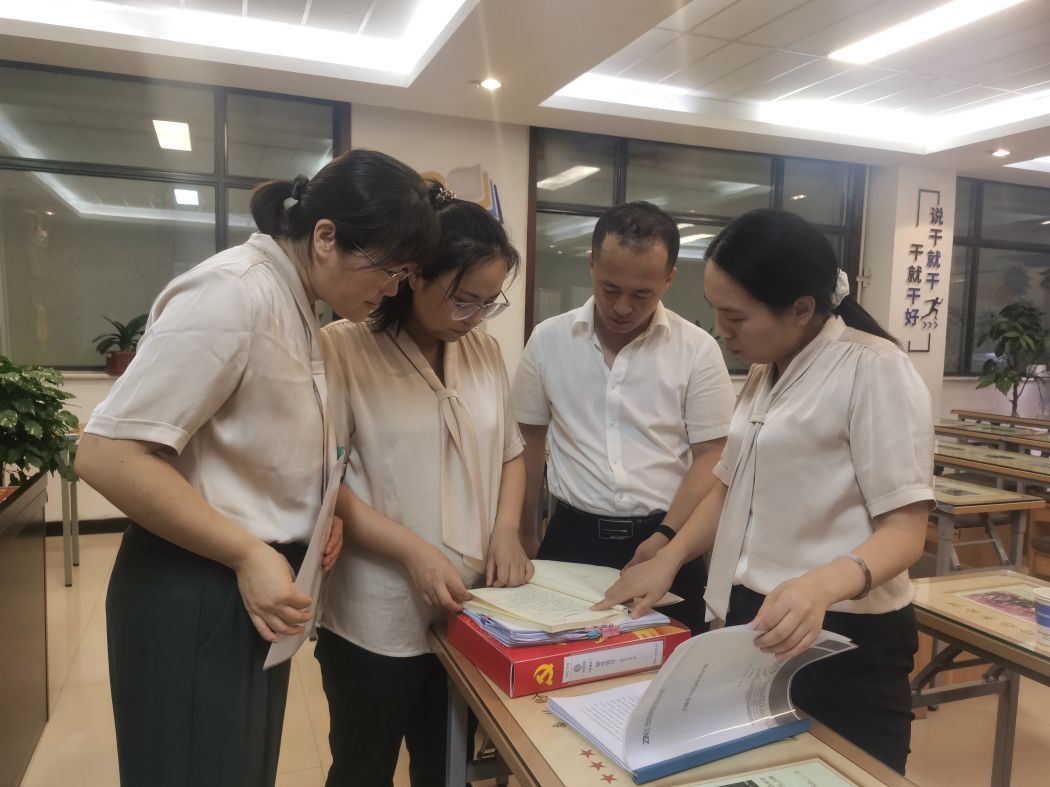 对标学习袁大滩综采一队党支部现场  白姣提供.jpg