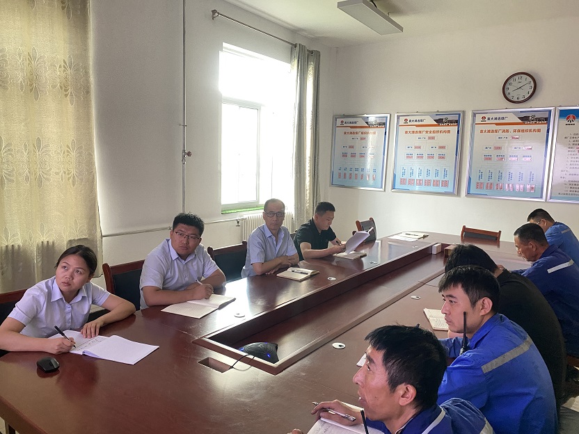 图一  高度重视，，，全心安排   K8官网煤矿生产运营公司袁大滩选煤厂  万小波  提供.jpg.jpg